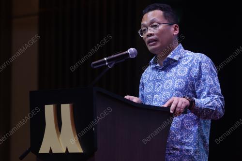 NIK NAZMI NIK AHMAD