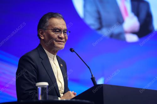 DATUK SERI DR DZULKEFLY AHMAD