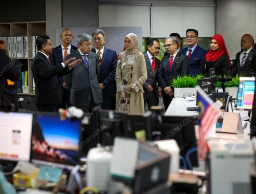 SULTAN SHARAFUDDIN IDRIS SHAH