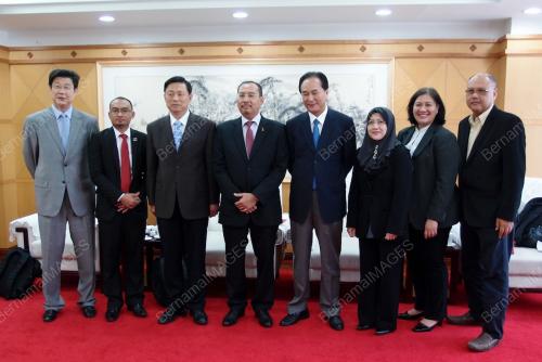 KL63_27062014_COURTESTY_CALL