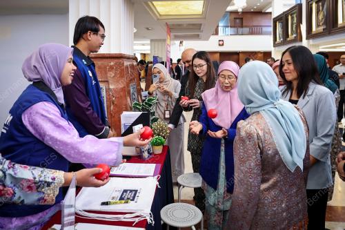 DATUK SERI DR WAN AZIZAH WAN ISMAIL