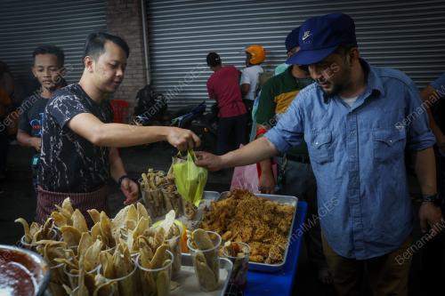 TINJAUAN BAZAR RAYA JALAN TUANKU ABDUL RAHMAN