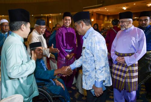 DATUK DR MOHD NAÃ•IM MOKHTAR