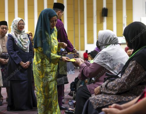 RAJA PERMAISURI AGONG RAJA ZARITH SOFIAH