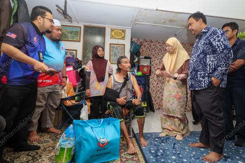 DATUK SERI DR WAN AZIZAH WAN ISMAIL