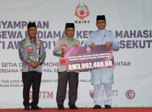 SENATOR DATUK DR MOHD NA'IM MOKHTAR