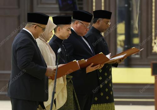 ANGKAT SUMPAH JEMAAH MENTERI
