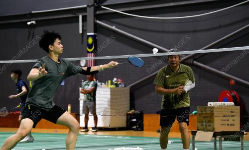 LATIHAN BADMINTON