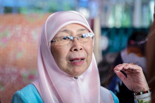 DATUK SERI DR WAN AZIZAH WAN ISMAIL