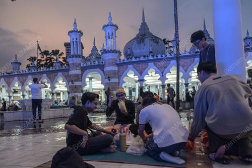 MASJID JAMEK BERBUKA PUASA