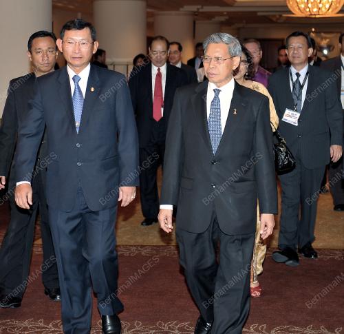 DATUK SERI MUSTAFA MOHAMED