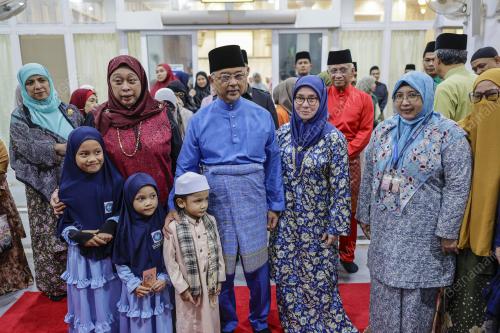 AL-SULTAN ABDULLAH RI'AYATUDDIN AL-MUSTAFA BILLAH SHAH