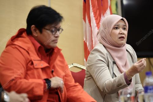 FADHLINA SIDEK