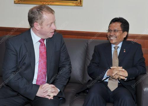 DATUK SERI MOHD SHAFIE APDAL