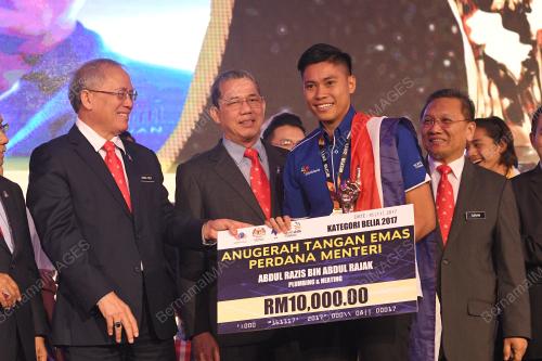 KL64_16112017_TANGAN_BN201711131310