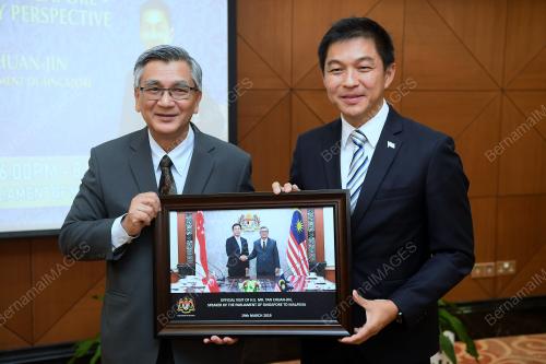 KL64_19032019_SPEAKER_BN201903183696