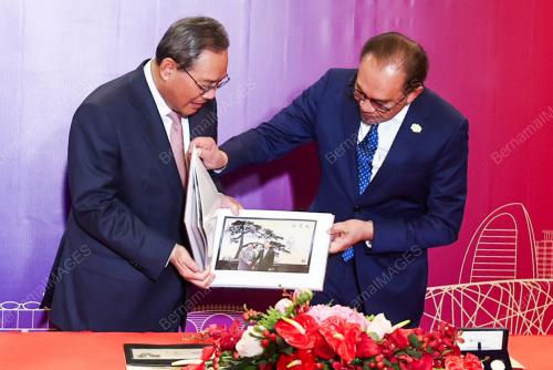 DATUK SERI ANWAR IBRAHIM