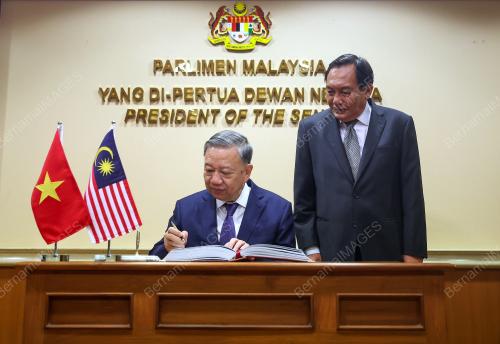 DATUK AWANG BEMEE AWANG ALI BASAH