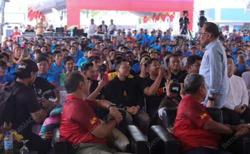DATUK SERI ANWAR IBRAHIM