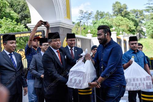 SUMBANGAN MAKANAN KEPADA PENGAMAL MEDIA
