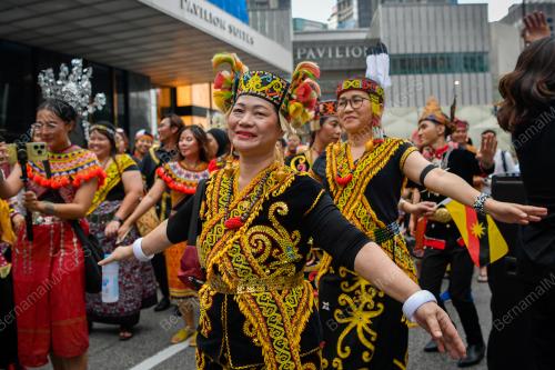 PERARAKAN BUDAYA BORNEO