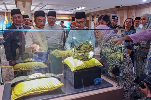 FAHMI FADZIL