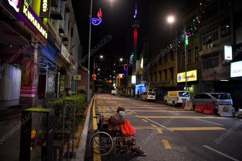 KUALA LUMPUR LENGANG SELEPAS JAM 8 MALAM