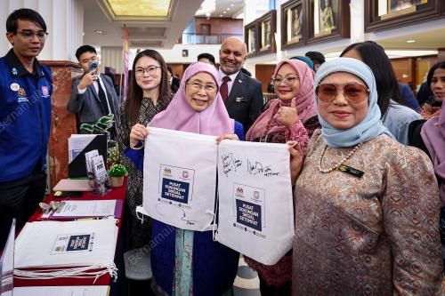 DATUK SERI DR WAN AZIZAH WAN ISMAIL