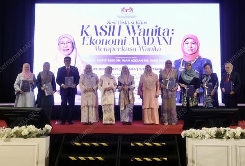 DATUK SERI DR WAN AZIZAH WAN ISMAIL