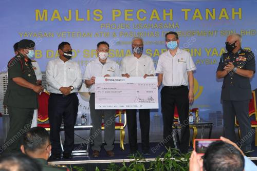 DATUK SERI ISMAIL SABRI YAAKOB 