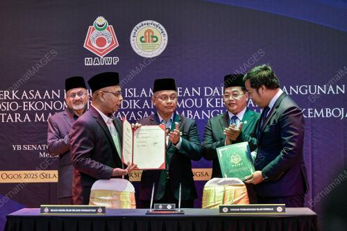 DATUK DR MOHD NA'IM MOKHTAR