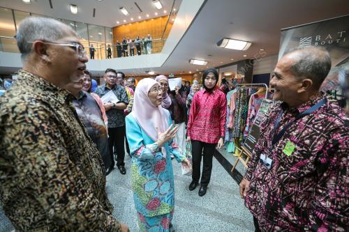 DATUK SERI DR WAN AZIZAH WAN ISMAIL