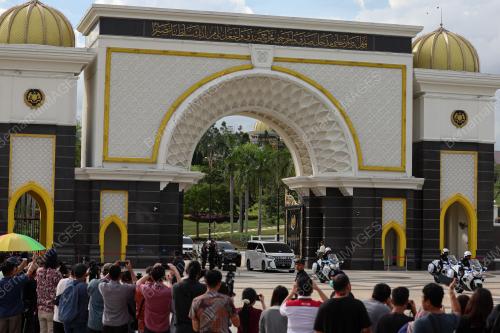 PERDANA MENTERI MENGHADAP YDPA AGONG