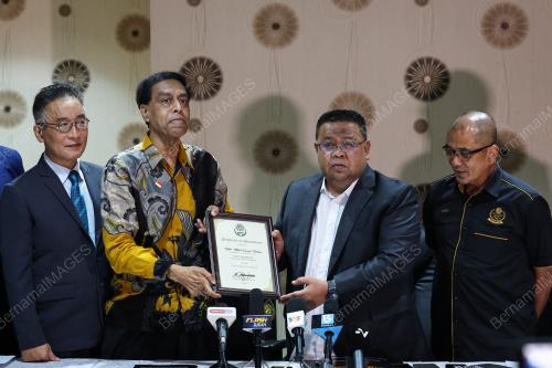 DATUK ABDUL HALIM KADER