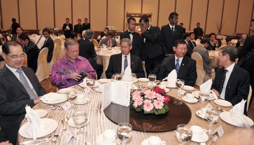 DATUK SERI MUSTAFA MOHAMED