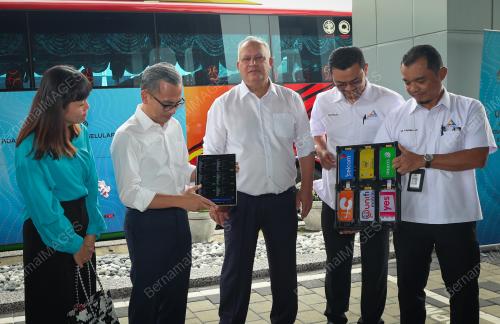 FAHMI FADZIL