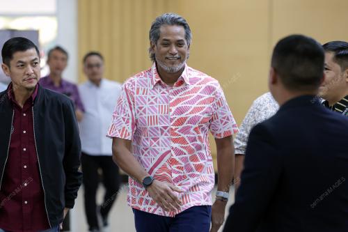 KHAIRY JAMALUDIN