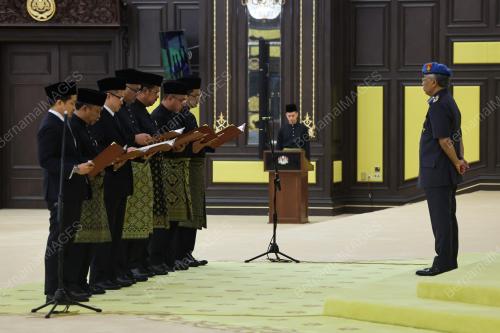 AL-SULTAN ABDULLAH RI'AYATUDDIN AL-MUSTAFA BILLAH SHAH