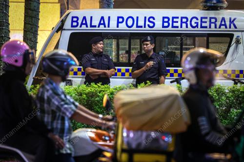 TINJAUAN ANGGOTA KESELAMATAN BERBUKA KETIKA BERTUGAS
