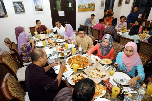 KL65_17072014_BERBUKA