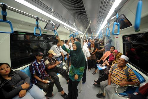 KL65_17072017_MRT_PENUMPANG