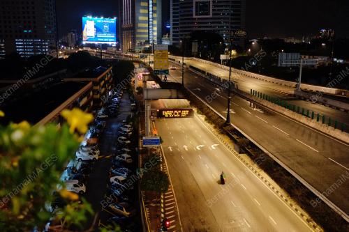 TINJAUAN SUASANA MALAM DI IBU KOTA