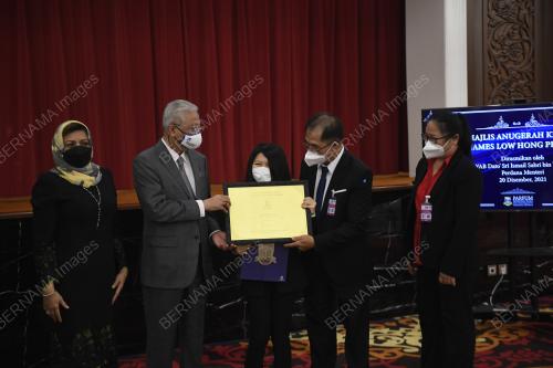 DATUK SERI ISMAIL SABRI YAAKOB