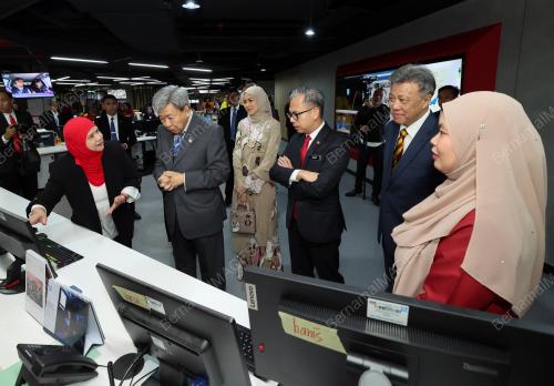 SULTAN SHARAFUDDIN IDRIS SHAH