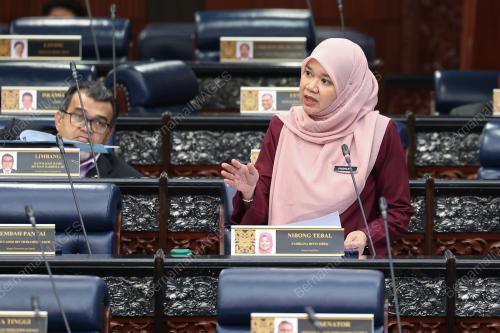 FADHLINA SIDEK