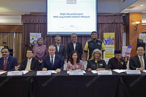 DATUK SERI DR DZULKEFLY AHMAD