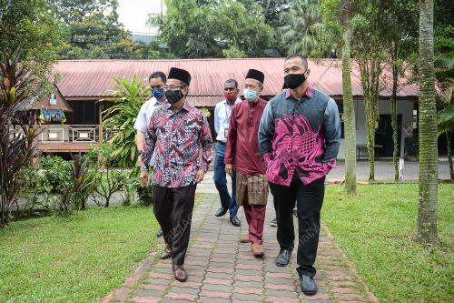 DATUK DR NOOR AZMI GHAZALI