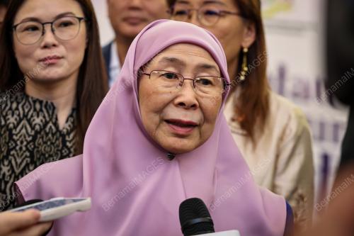DATUK SERI DR WAN AZIZAH WAN ISMAIL