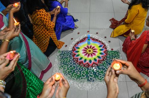 LUKISAN KOLAM SEMPENA SAMBUTAN DEEPAVALI