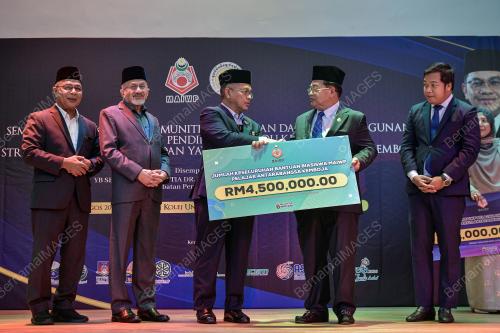 DATUK DR MOHD NA'IM MOKHTAR